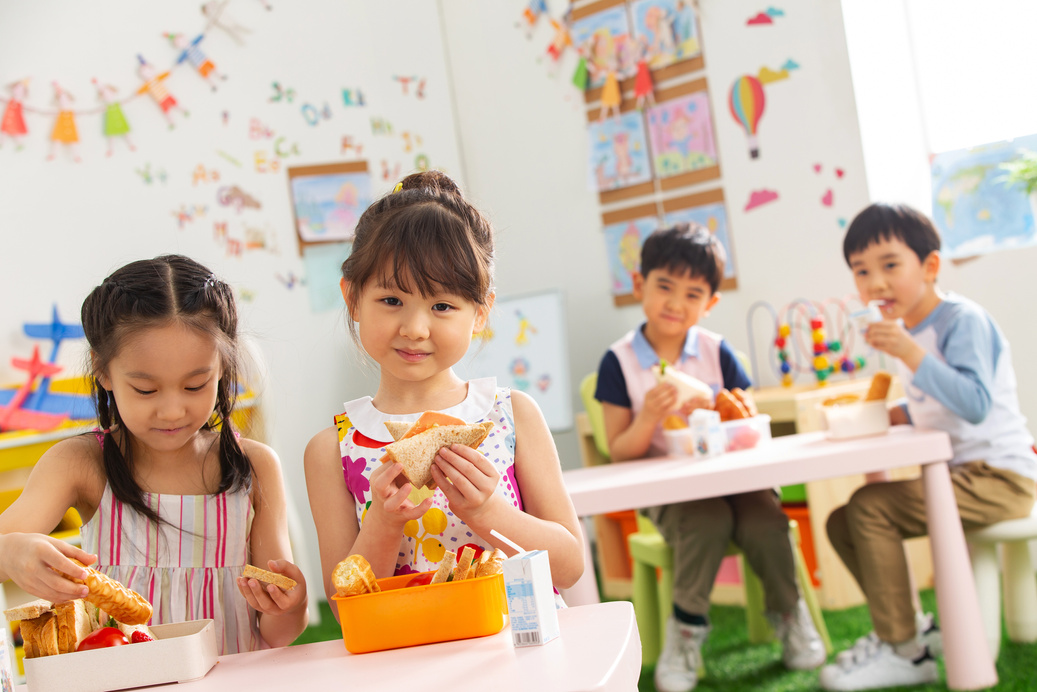 Kindergarten children eat